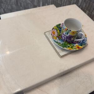 Bianco Onyx Quadra Table
