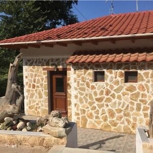 Limestone Polygonal Rock Face - Rustic Yellow | Vertical Placari, Outdoor-Indoor (20mp/pallet)