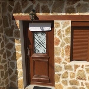 Limestone Polygonal Rock Face - Rustic Yellow | Vertical Placari, Outdoor-Indoor (20mp/pallet)