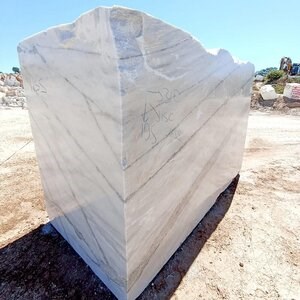 Cascata White Polished Marble Slab, 2 cm