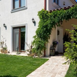Classic Cross Cut Brushed & Chiseled Edge Travertine, 30.5 x 15.25 x 3 cm