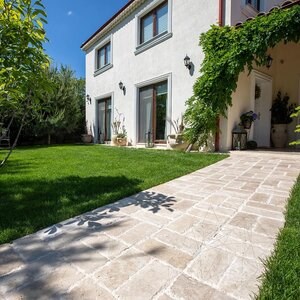 Classic Cross Cut Brushed & Chiseled Edge Travertine, 30.5 x 15.25 x 3 cm