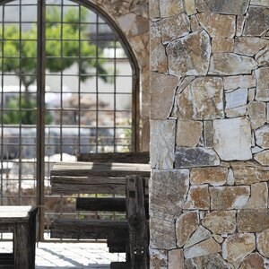 Rock Face Pepem Polygonal Marble (Corner Piece)