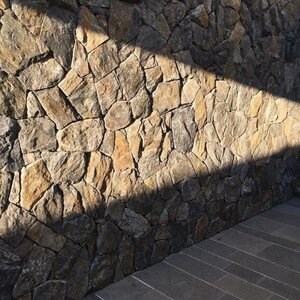 Rock Face Akron Poligonal Marble