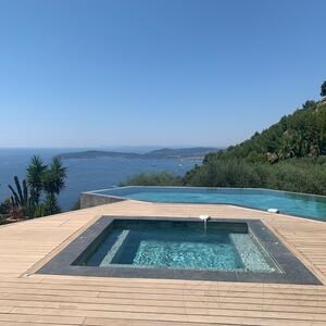 Nero Riven Slate + 1 Length Bullnose, 60 x 40 x 3 cm