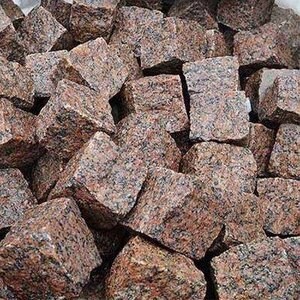 Maple Red Splitface Granite Cobblestone, 10 x 10 x 5 cm