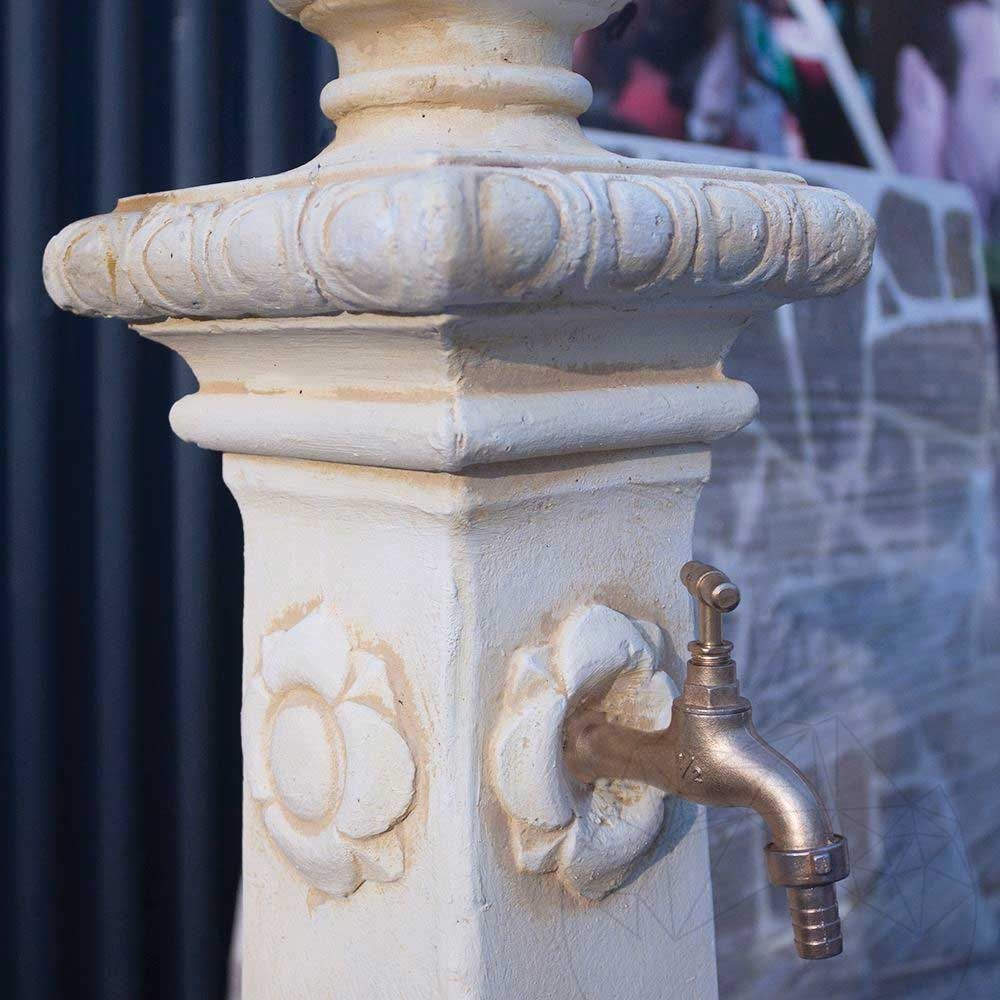 “Classic" Garden water fountain tap
