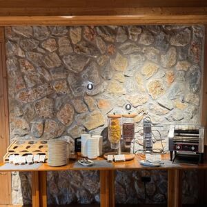 Rock Face Akron Poligonal Marble