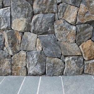 Rock Face Akron Poligonal Marble