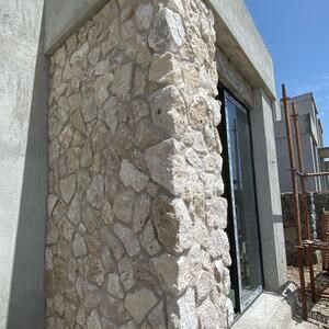 Exterior Stone Cladding Marble Rock Face Ivory (Corner Piece)