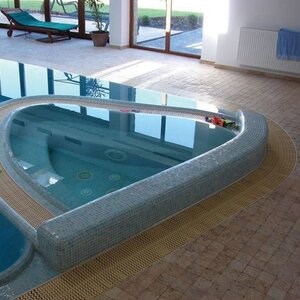 Classic Cross Cut Tumbled Travertine, 10 x 10 x 1 cm