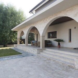Classic Cross Cut Brushed & Chiseled Edge Travertine, 30.5 x 15.25 x 3 cm