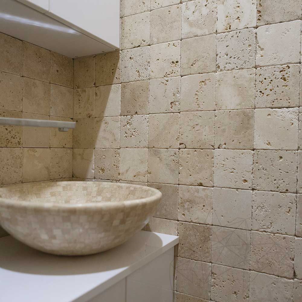 Classic Cross Cut Tumbled Travertine 10 x 10 x 1 cm Economy - PIATRAONLINE.com