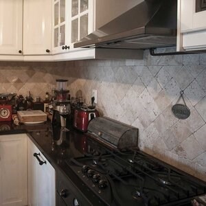 Classic Cross Cut Tumbled Travertine, 10 x 10 x 1 cm - Economy