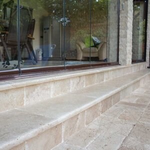 Classic Cross Cut Brushed + Bullnose 1L Travertine, 61 x 30.5 x 3 cm (Stairs & Pool Cooping)