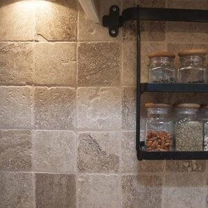 Latte PREMIUM Tumbled Travertine, 10 x 10 x 1.2 cm