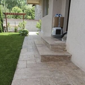 Latte PREMIUM Brushed & Chiseled Edge Travertine French Pattern Set, 3 cm