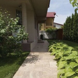 Latte PREMIUM Brushed & Chiseled Edge Travertine French Pattern Set, 3 cm
