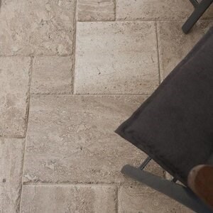 Latte PREMIUM Brushed & Chiseled Edge Travertine French Pattern Set, 3 cm