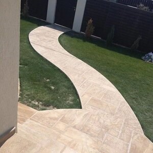 Latte PREMIUM Brushed & Chiseled Edge Travertine French Pattern Set, 3 cm