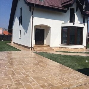 Latte PREMIUM Brushed & Chiseled Edge Travertine French Pattern Set, 3 cm