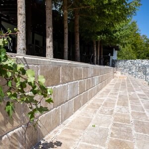 Latte PREMIUM Brushed & Chiseled Edge Travertine, 30.5 x 15 x 3 cm
