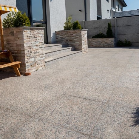 Santa Rossa Flamed Granite, 60 x 30 x 1.8 cm