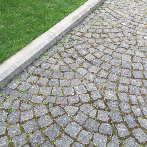Anthracite Splitface Granite Cobblestone, 5 x 5 x 5 cm (1 ton = 7-8 sqm)