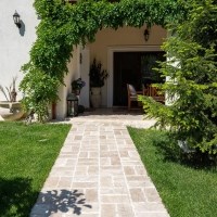 Classic Cross Cut Brushed & Chiseled Edge Travertine, 30.5 x 15.25 x 3 cm