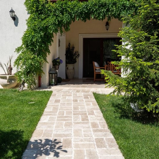 Classic Cross Cut Brushed & Chiseled Edge Travertine, 30.5 x 15.25 x 3 cm