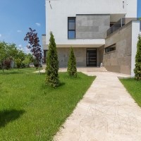Classic Cross Cut Brushed & Chiseled Edge Travertine, 61 x 40.6 x 3 cm