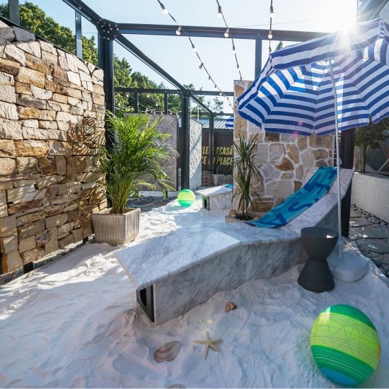 Calacatta Lucina Polished Marble Sunbed, 194 x 60 x 96 cm