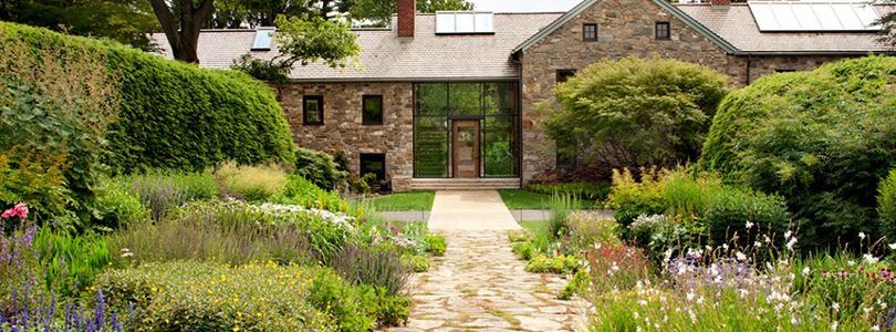 The special charm of polygonal flagstone