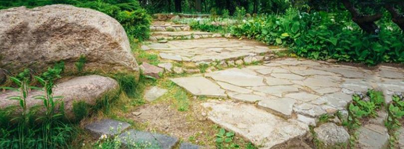 Ideas for exterior cladding with polygonal flagstone