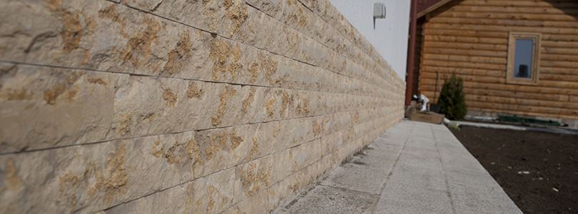 Natural stone for the base of your house 
