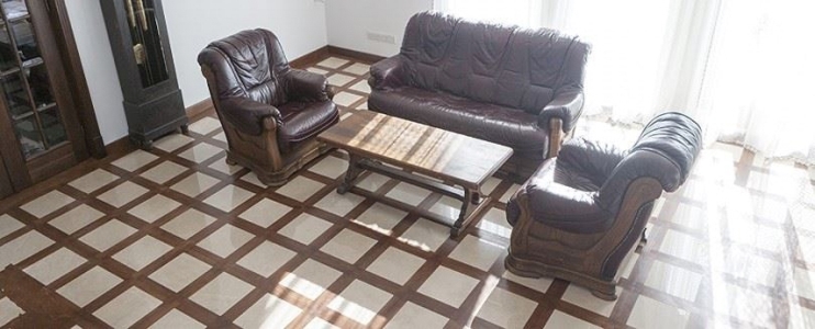 Wood mixed with natural stone for a unique flooring