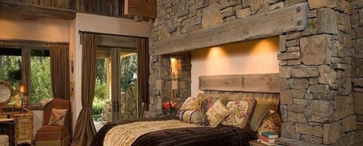 Natural beauty of polygonal flagstone for interior design