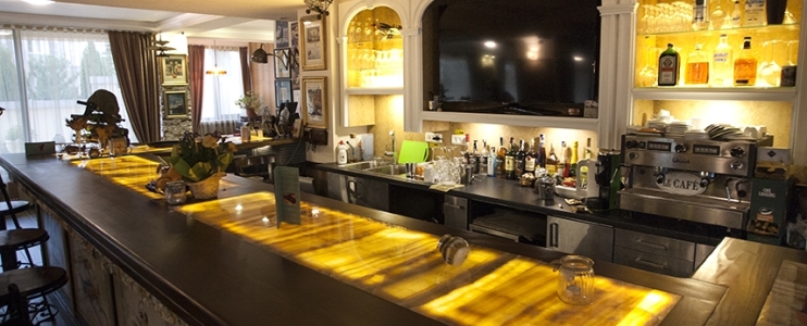 Amazing decoration projects with marble and onyx