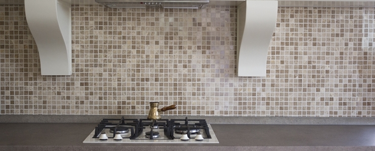 Tips for choosing the best backsplash for your modern apartment kitchen