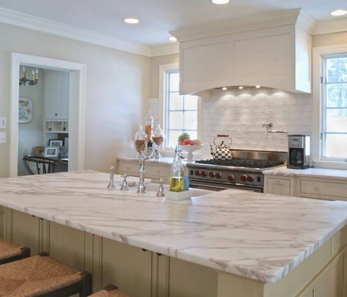 5 steps for choosing a kitchen countertop, from showroom to your home