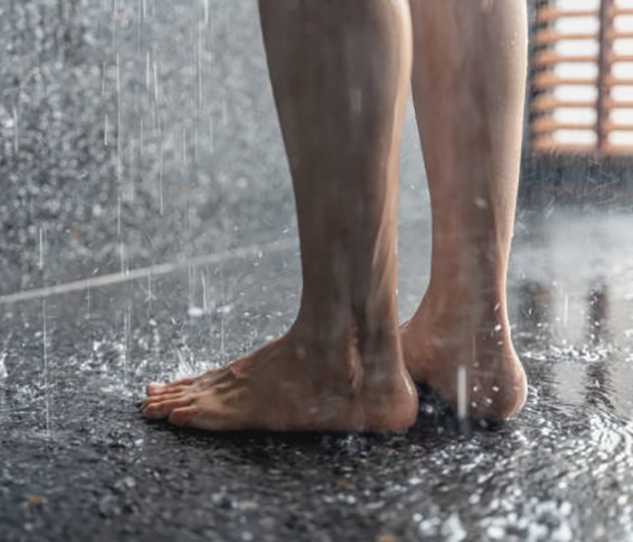 8 Benefits of Walk-In Showers