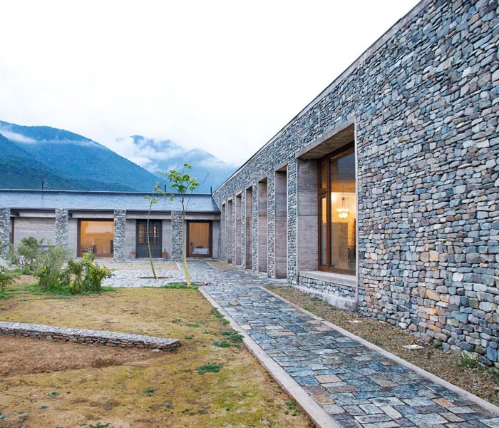 6 Amazing Buildings Built from Stone
